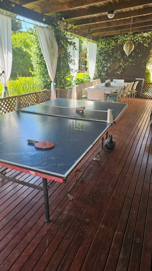 Casa ID.4428 - Casa en venta en La Arbolada. 5 dormitorios, piscina, parrillero