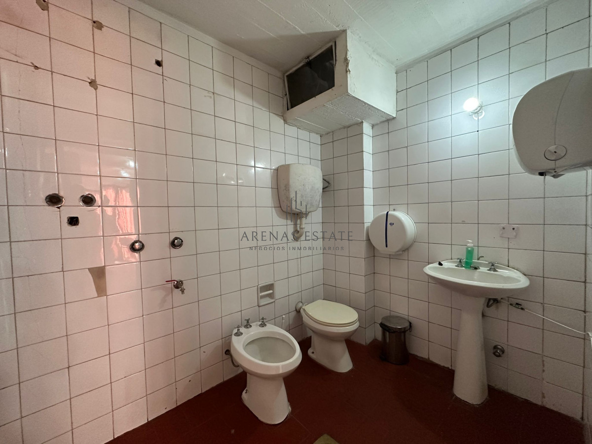 Local Comercial ID.2459 - venta de Local en el centro de Maldonado