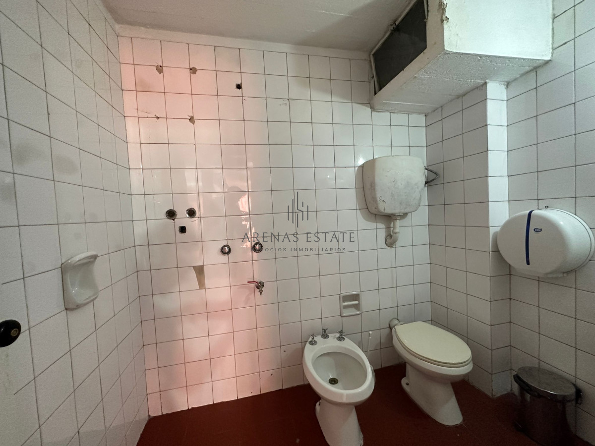 Local Comercial ID.2459 - venta de Local en el centro de Maldonado