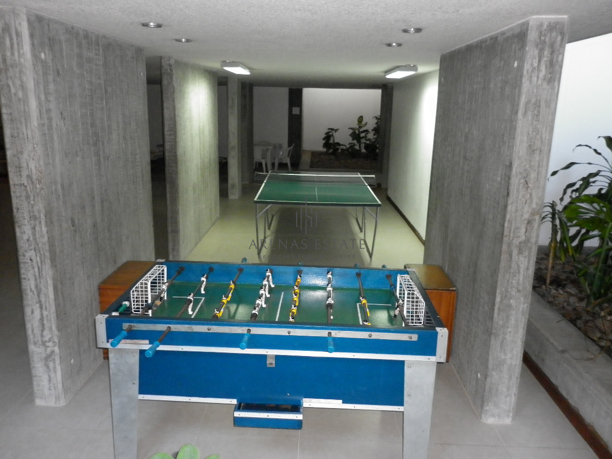 Apartamento ID.2457 - Hermoso apartamento, reciclado, primera linea playa mansa, 3 dormitorios, 1 suite.