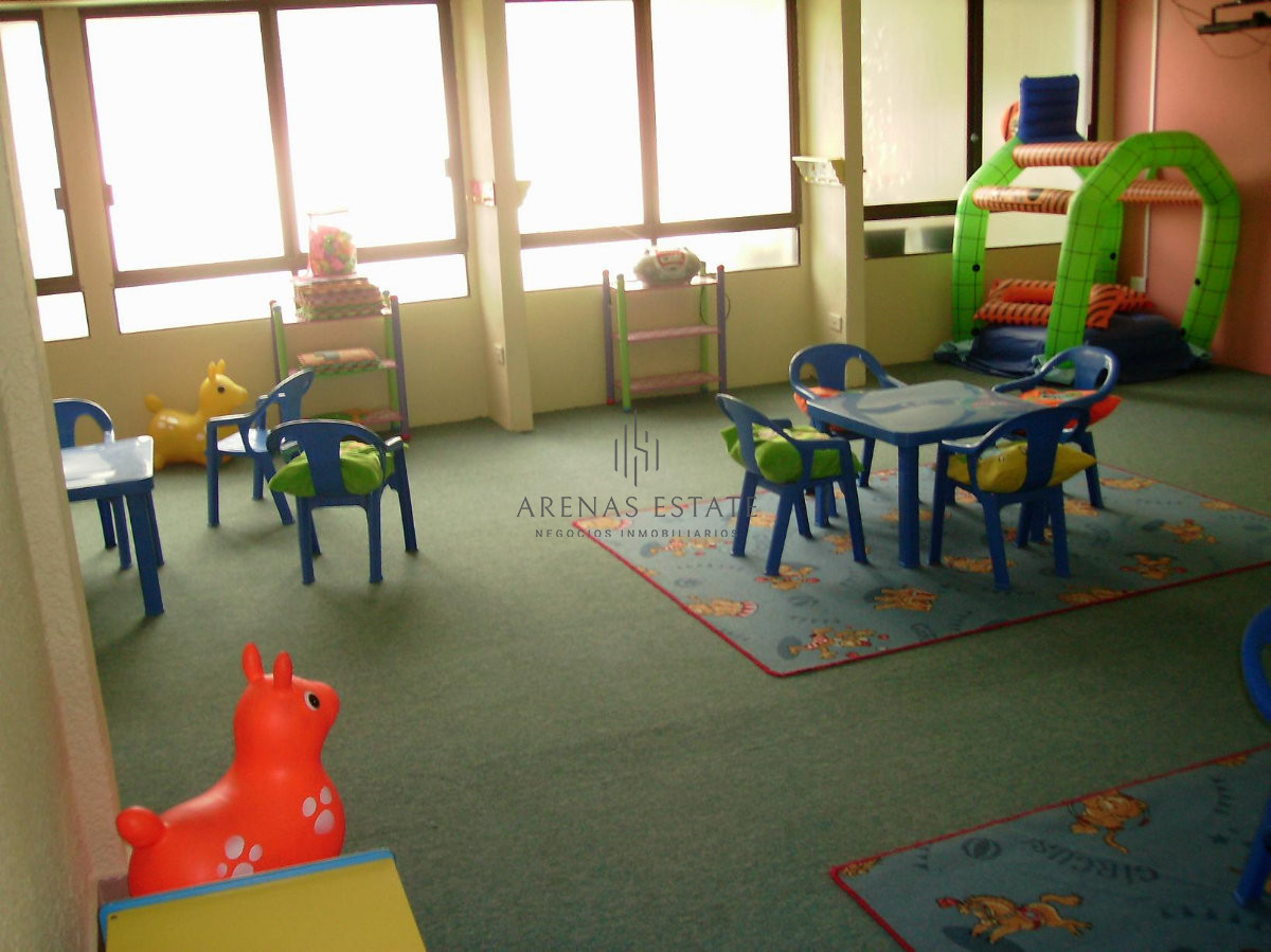 Apartamento ID.4265 - Alquiler y venta de apartamento de 2 dormitorios en Punta del Este.