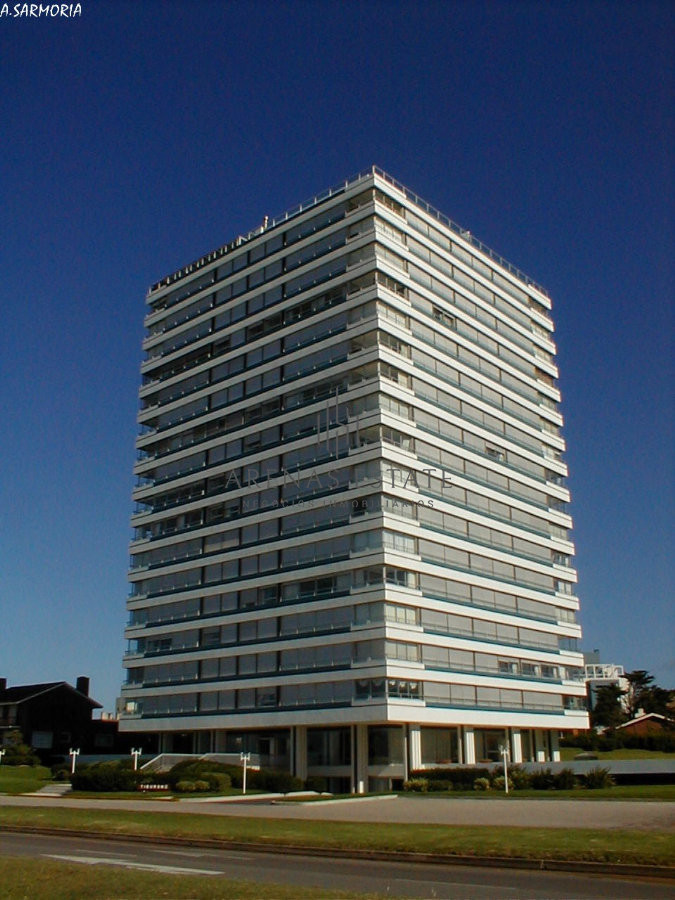 Apartamento ID.4383 - Alquiler y venta de apartamento 3 dorm. mas dep. playa brava