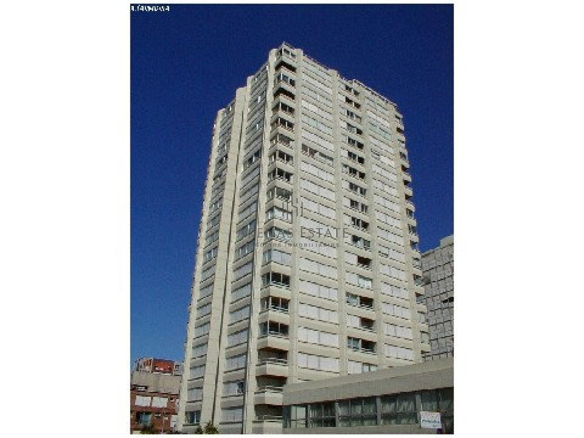 Apartamento ID.2338 - Apartamento en venta de 3 d y dep en Punta del Este