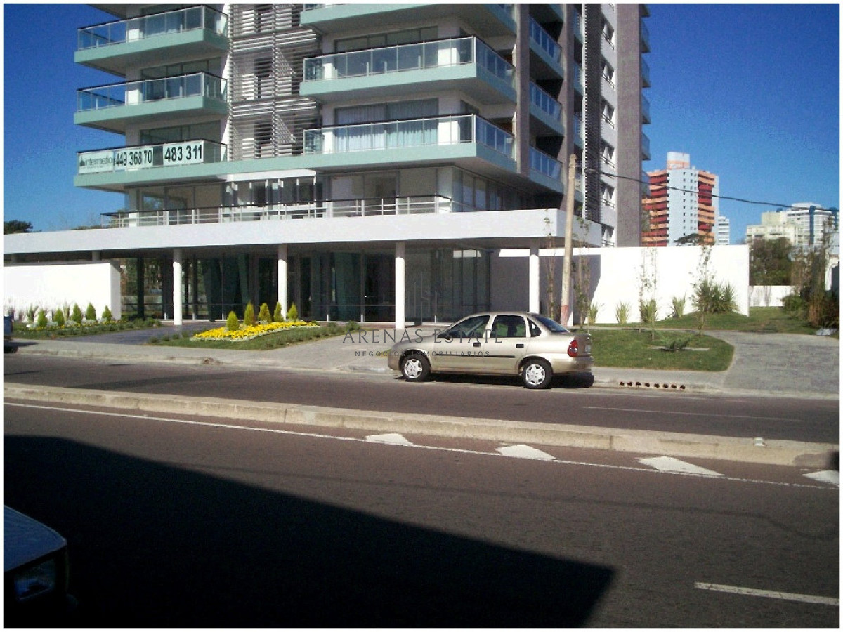 Apartamento ID.3193 - Venta apartamento de 2 dor con parrillero, balcón en Puta del Este