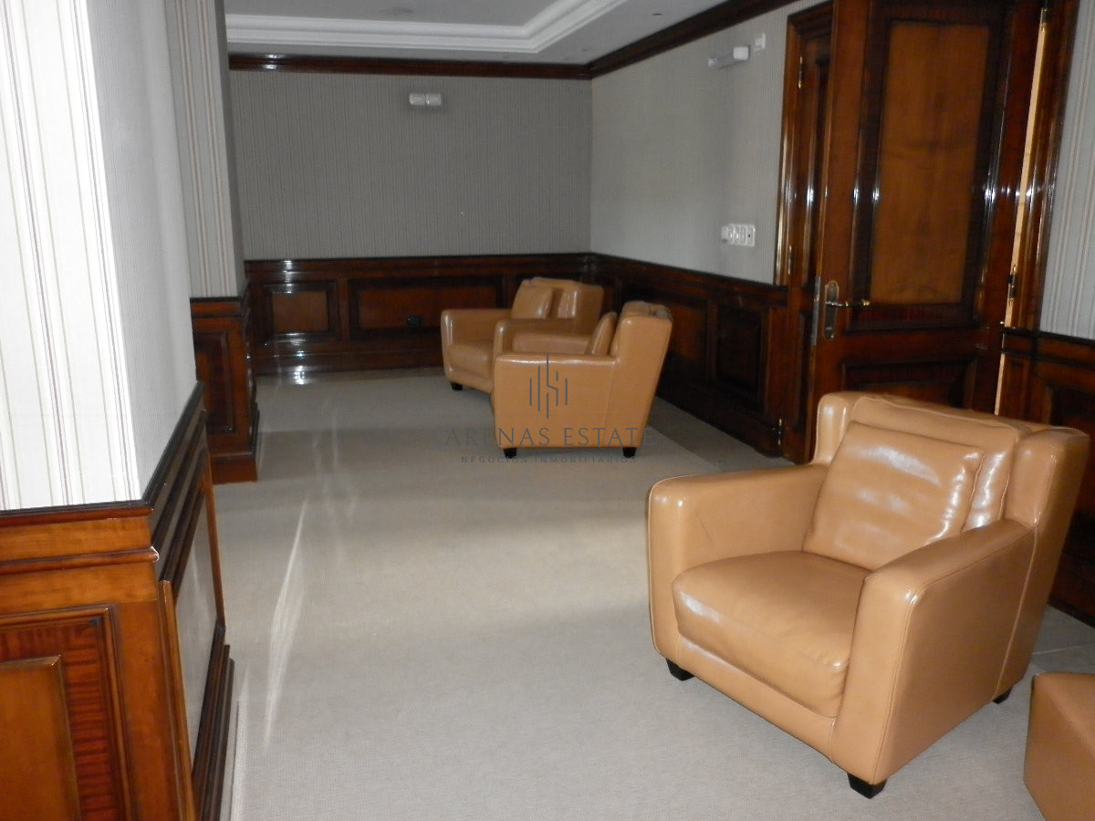 Apartamento ID.3912 - Apartamento en alquiler y venta de 3 dormitorios y dependencia de servicio en Punta del Este