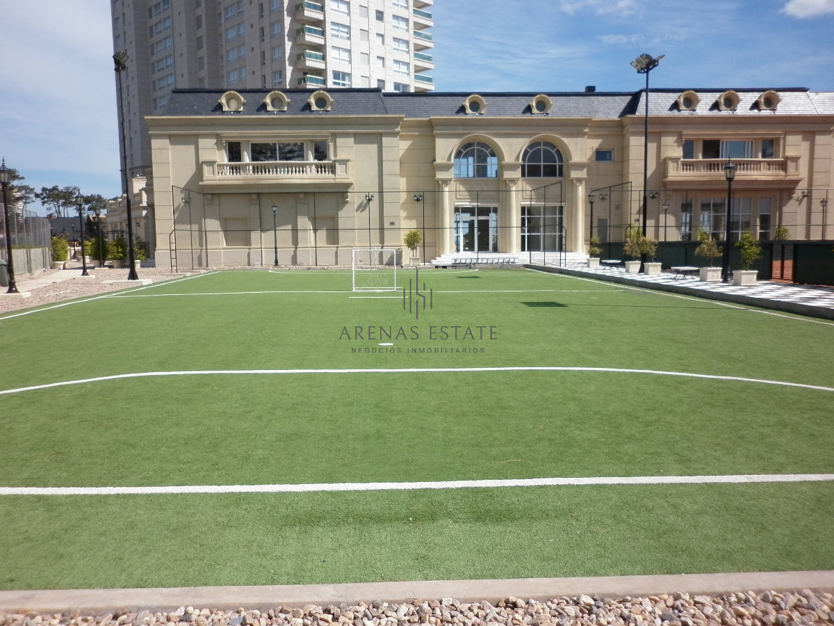 Apartamento ID.3912 - Apartamento en alquiler y venta de 3 dormitorios y dependencia de servicio en Punta del Este