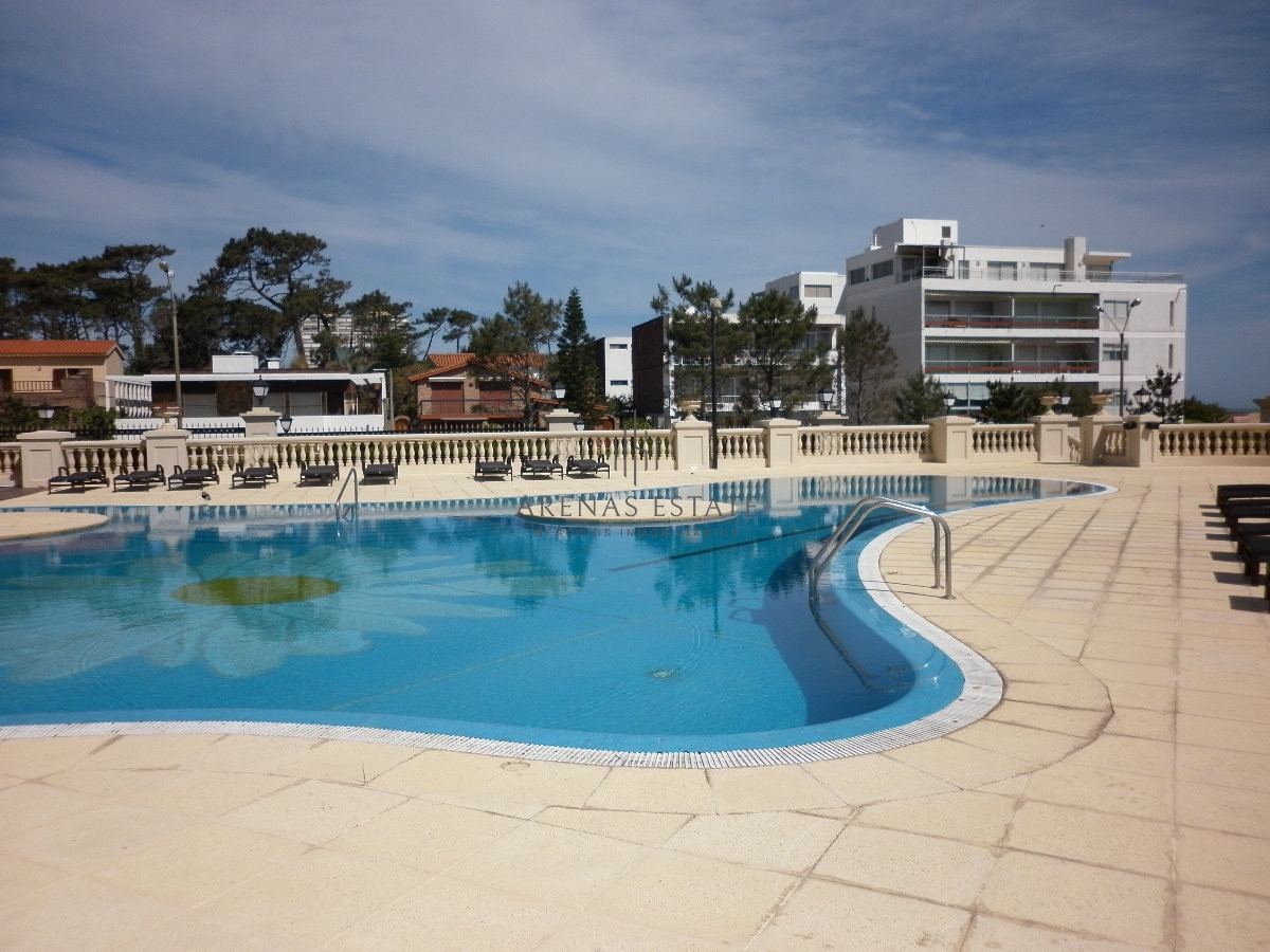 Apartamento ID.3912 - Apartamento en alquiler y venta de 3 dormitorios y dependencia de servicio en Punta del Este