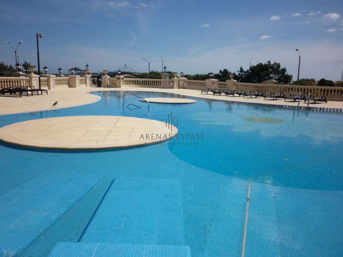 Apartamento ID.3912 - Apartamento en alquiler y venta de 3 dormitorios y dependencia de servicio en Punta del Este