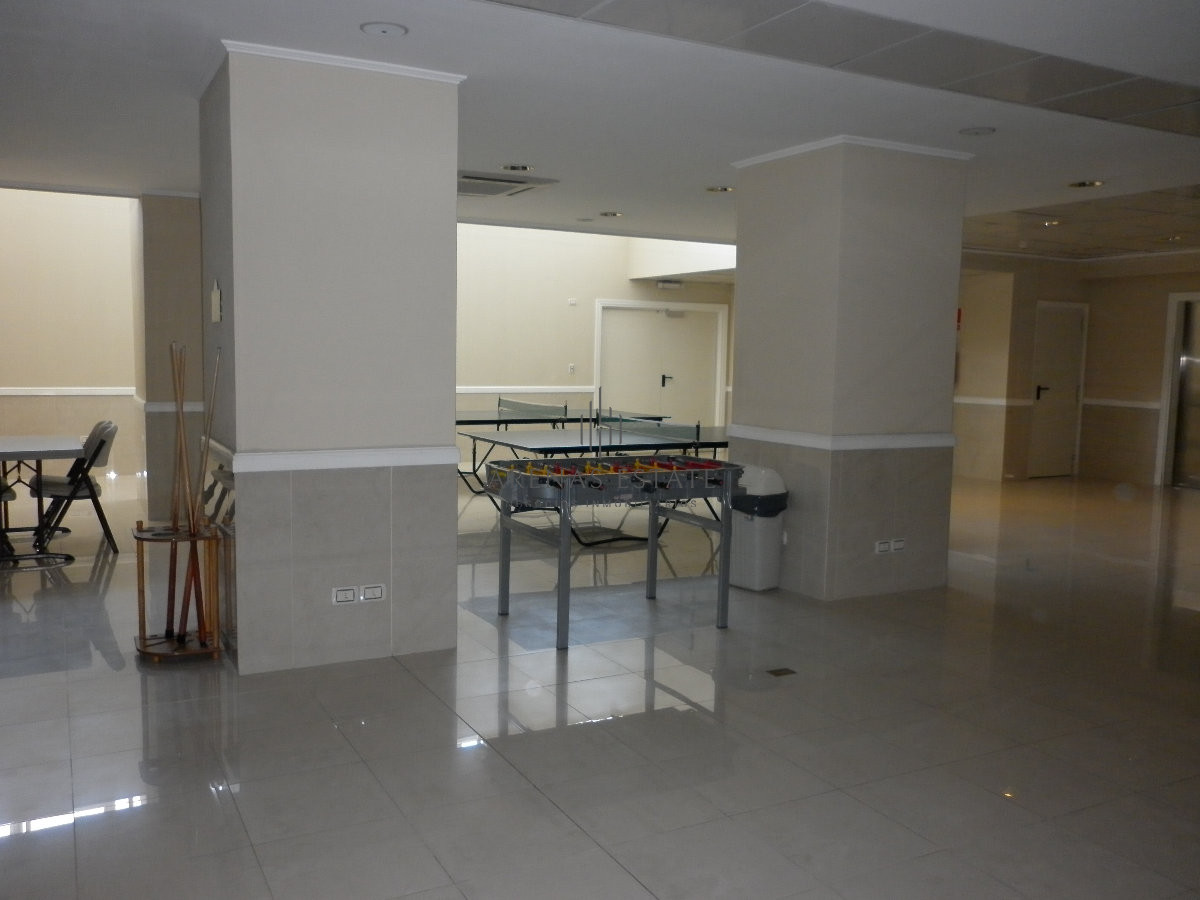 Apartamento ID.3912 - Apartamento en alquiler y venta de 3 dormitorios y dependencia de servicio en Punta del Este