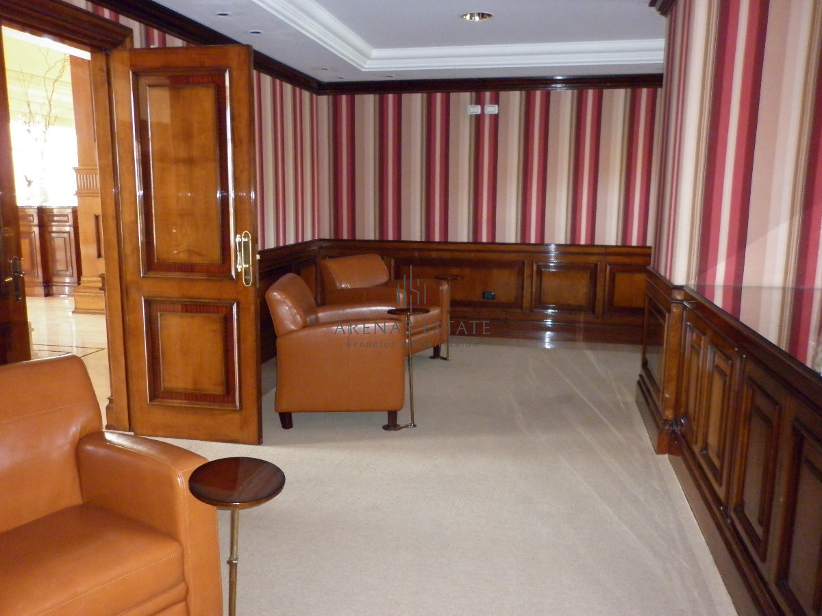 Apartamento ID.3912 - Apartamento en alquiler y venta de 3 dormitorios y dependencia de servicio en Punta del Este