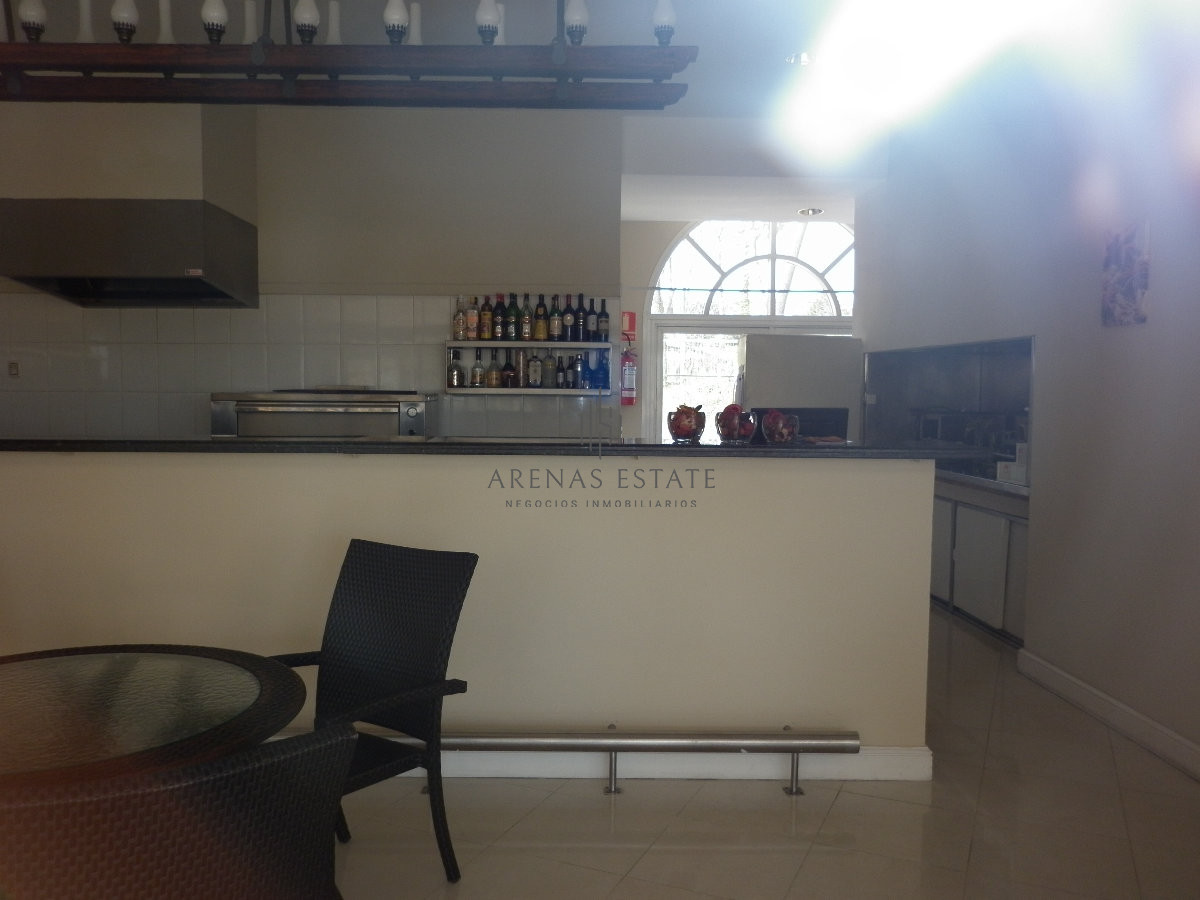 Apartamento ID.3912 - Apartamento en alquiler y venta de 3 dormitorios y dependencia de servicio en Punta del Este