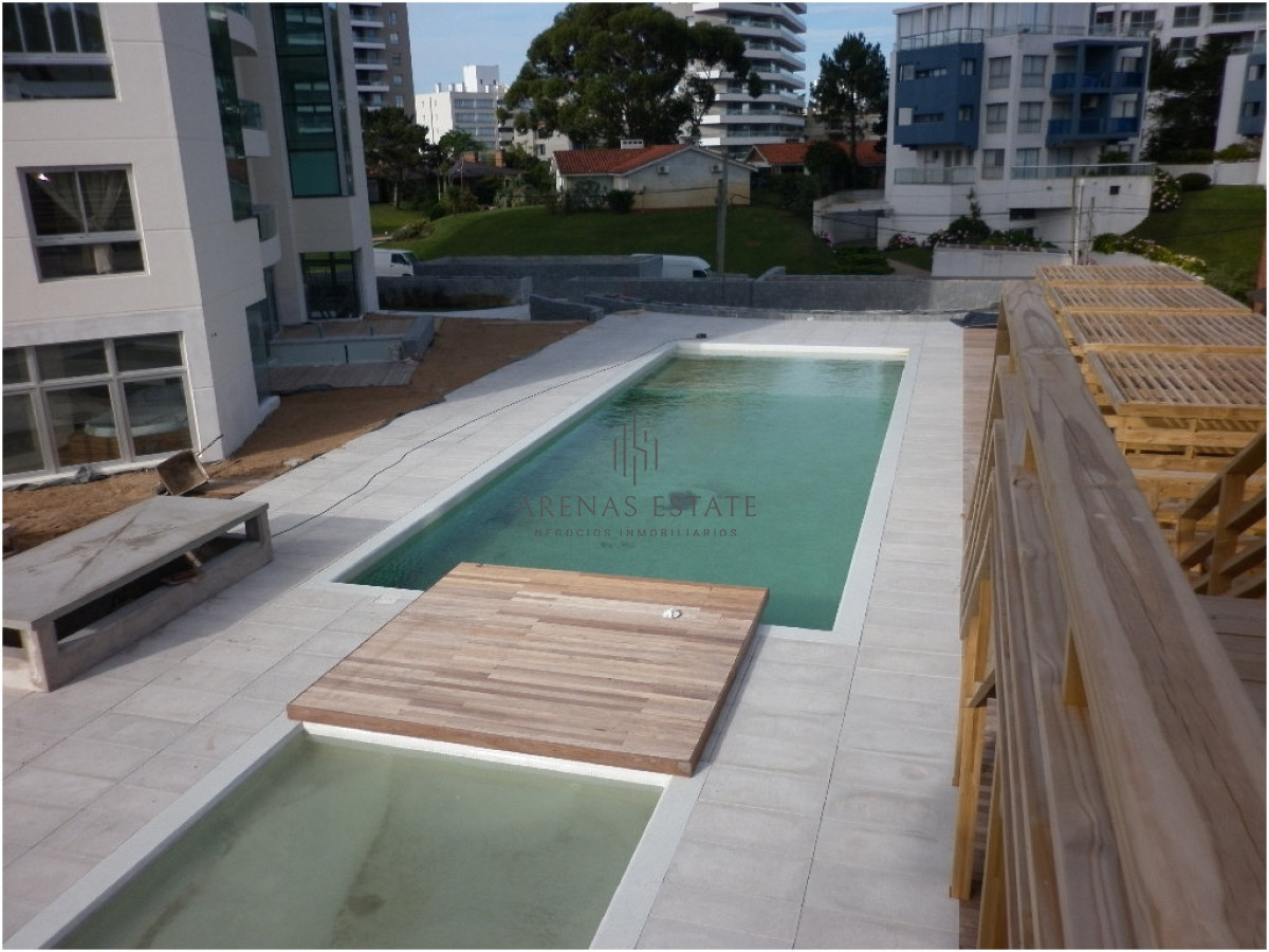 Apartamento ID.4249 - Alquiler y Venta de apartamento de dos dormitorios en Punta del Este