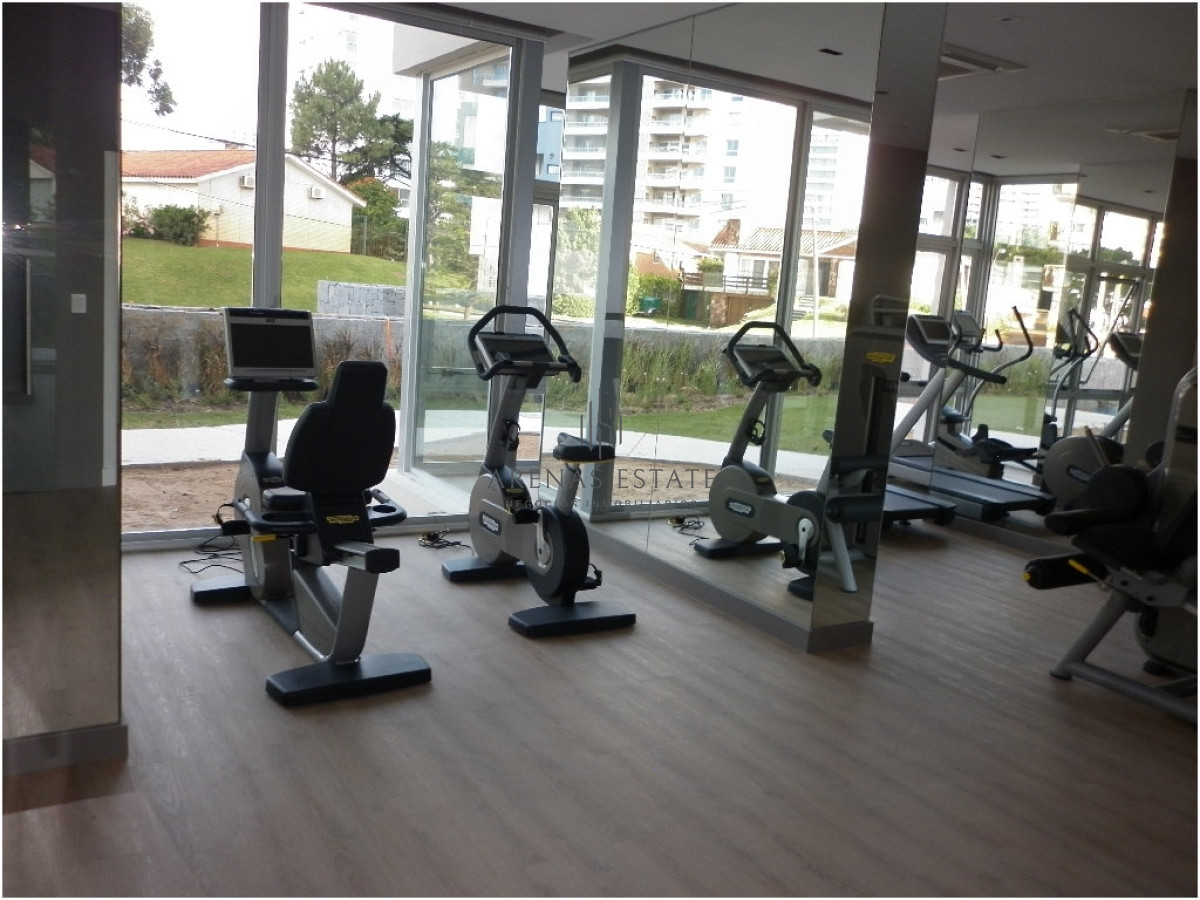 Apartamento ID.4249 - Alquiler y Venta de apartamento de dos dormitorios en Punta del Este