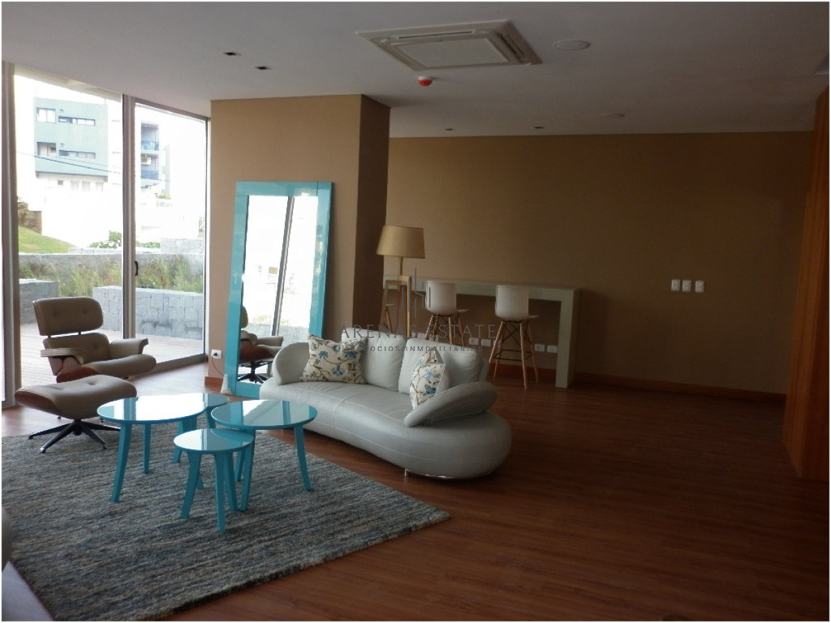 Apartamento ID.4249 - Alquiler y Venta de apartamento de dos dormitorios en Punta del Este