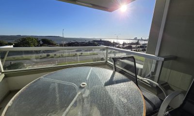 VENTA MALECON  Apartamento, Punta del Este, primera linea de la mansa.