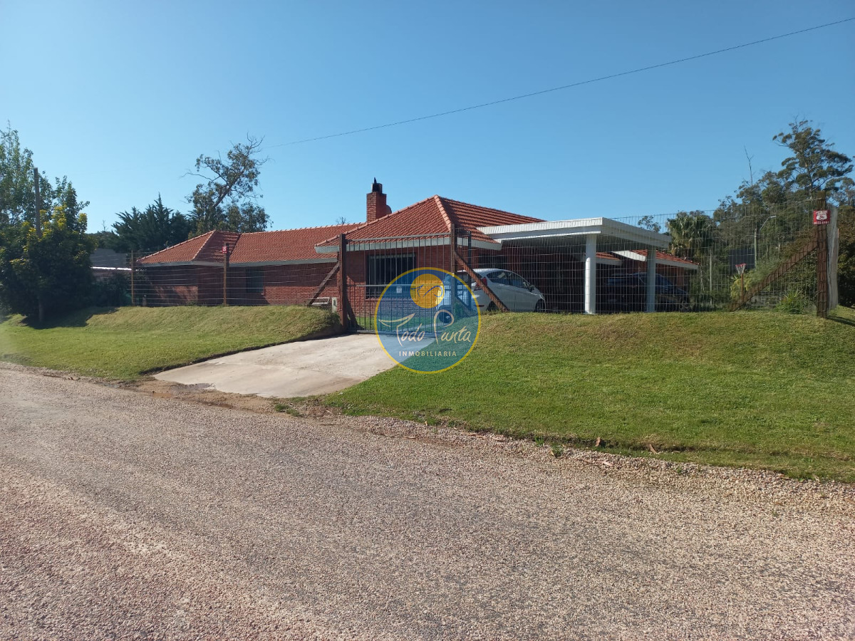 casa de 4 dormitorios en venta en punta del este - tdp8275c
