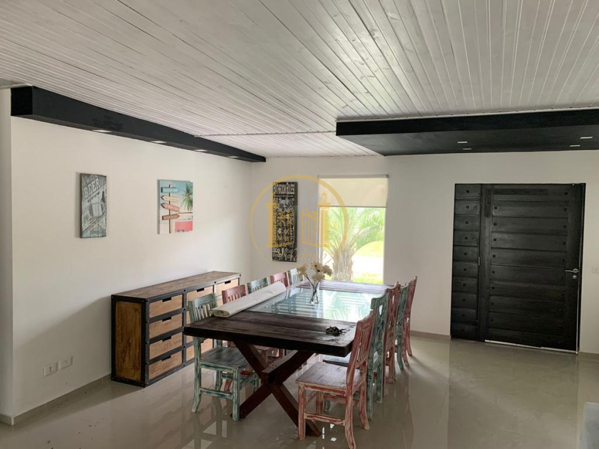 Casa ID.1004 - Casa en venta de 4 dormitorios en Punta del Este