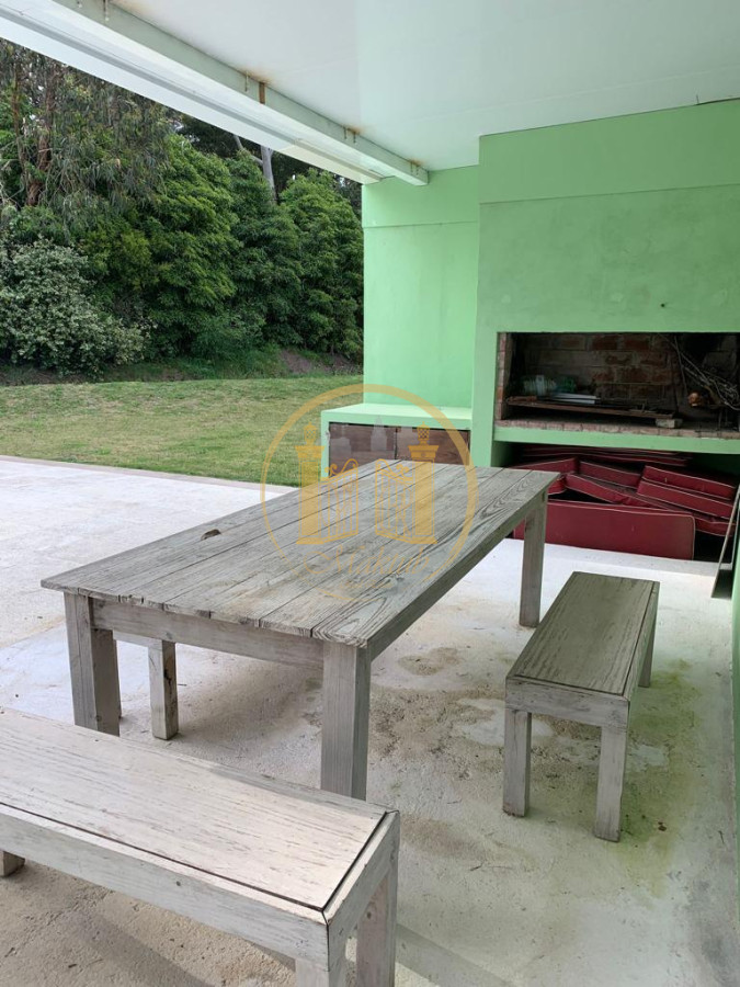 Casa ID.1004 - Casa en venta de 4 dormitorios en Punta del Este