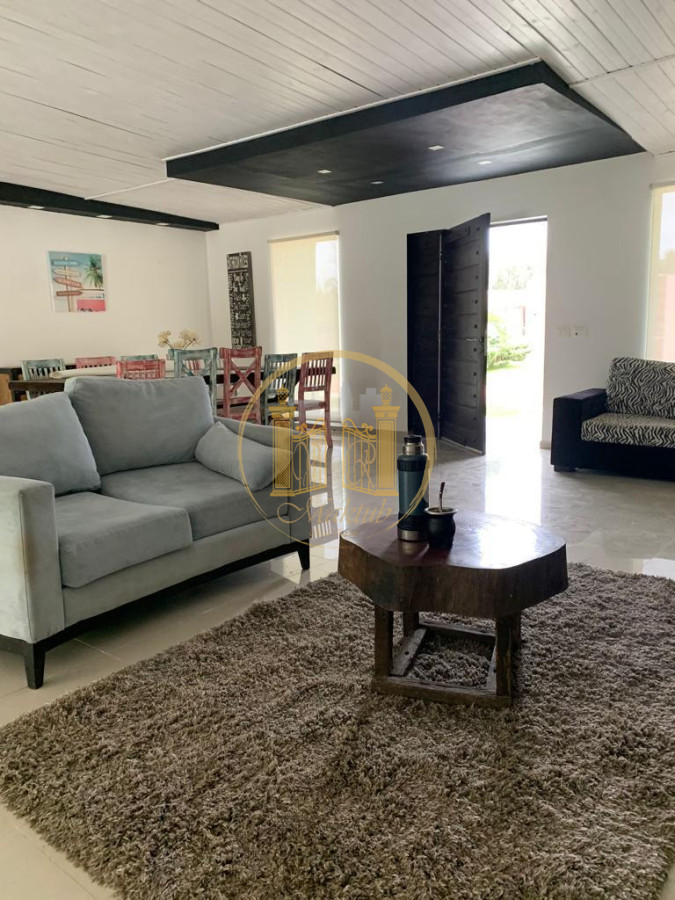 Casa ID.1004 - Casa en venta de 4 dormitorios en Punta del Este