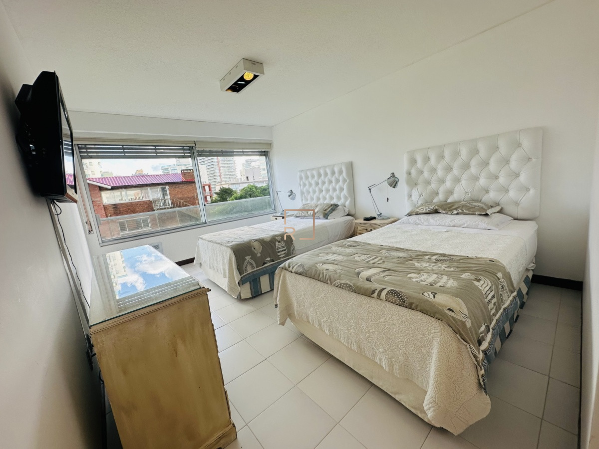 Apartamento ID.103 - Apartamento de 3 dormitorios y dependencia de servicio en Punta del Este