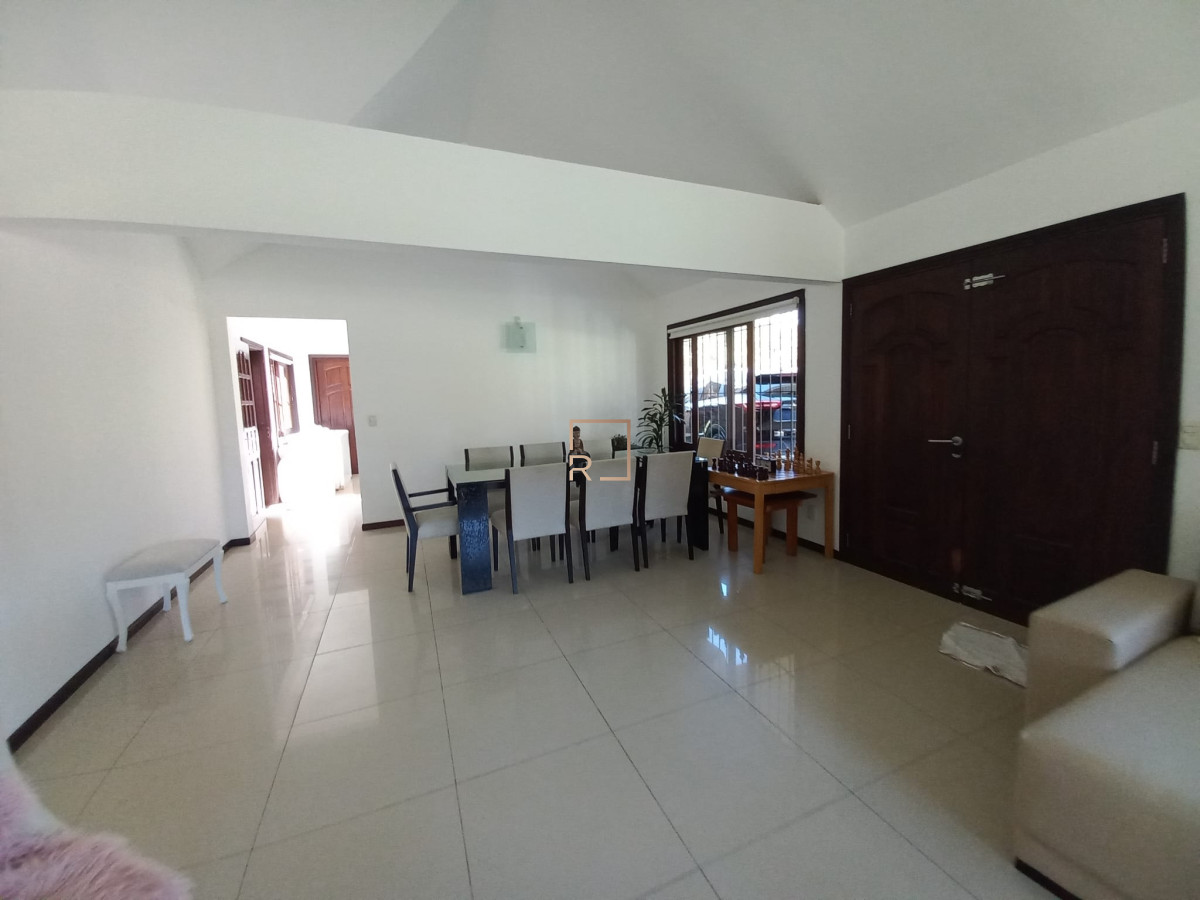 Casa ID.352 - Casa de 4 dormitorios en venta en Punta del Este