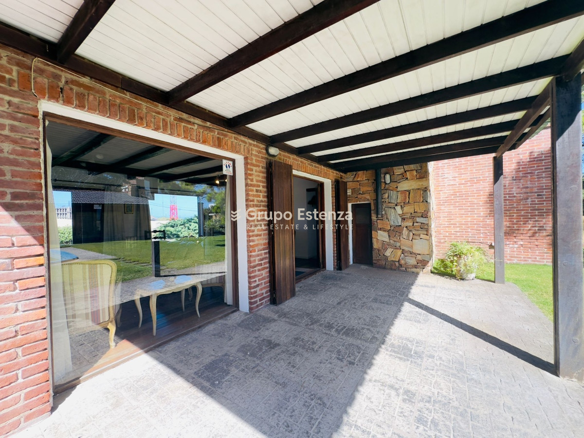 Casa ID.385 - Casa de 4 dormitorios en venta en Punta del Este