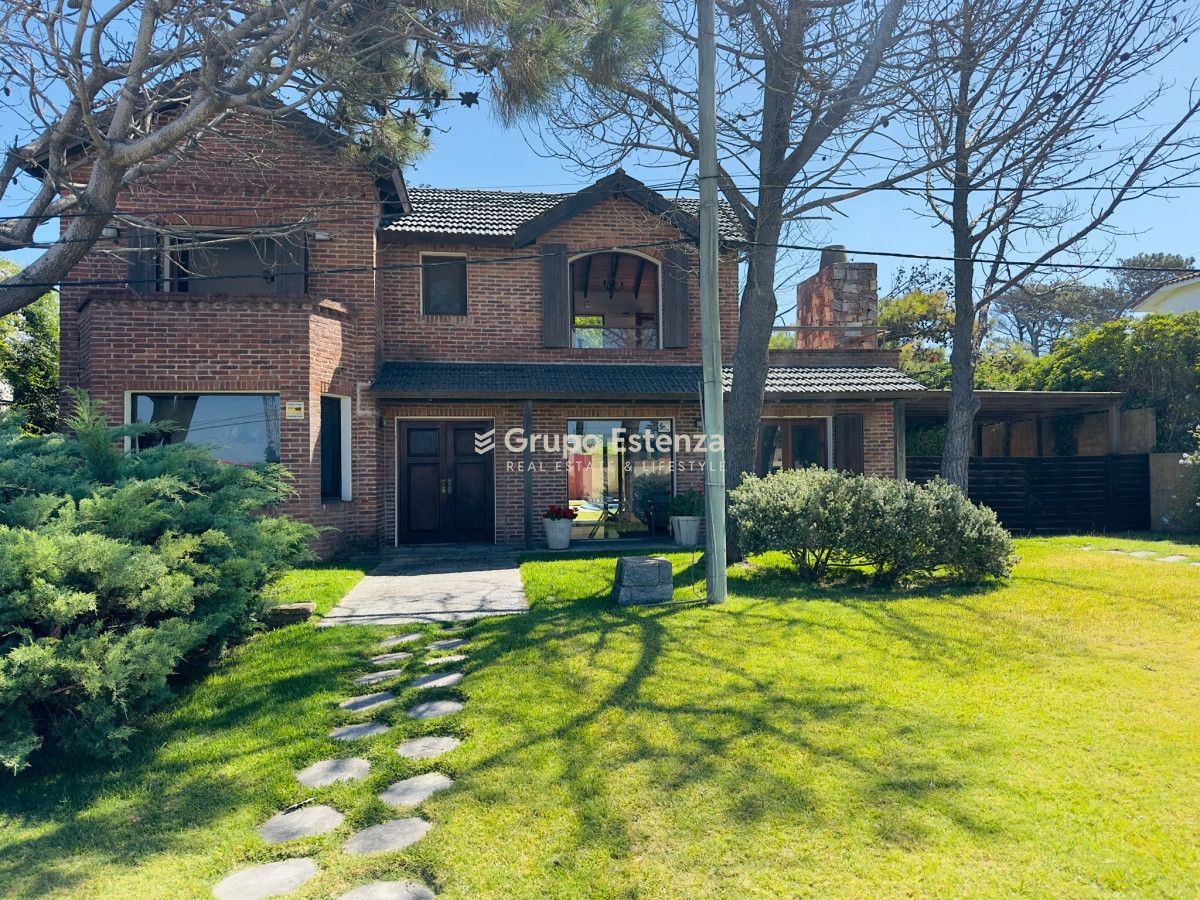 Casa ID.385 - Casa de 4 dormitorios en venta en Punta del Este