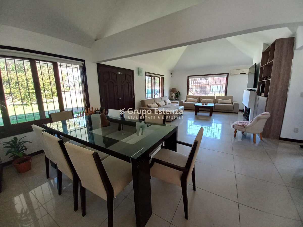 Casa ID.352 - Casa de 4 dormitorios en venta en Punta del Este
