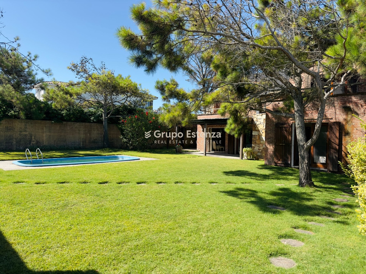 Casa ID.385 - Casa de 4 dormitorios en venta en Punta del Este
