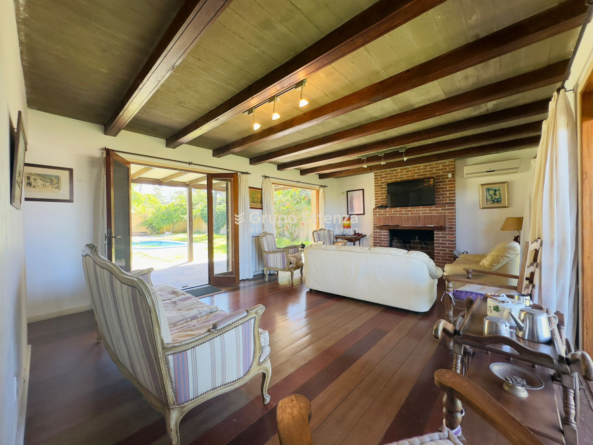 Casa ID.385 - Casa de 4 dormitorios en venta en Punta del Este