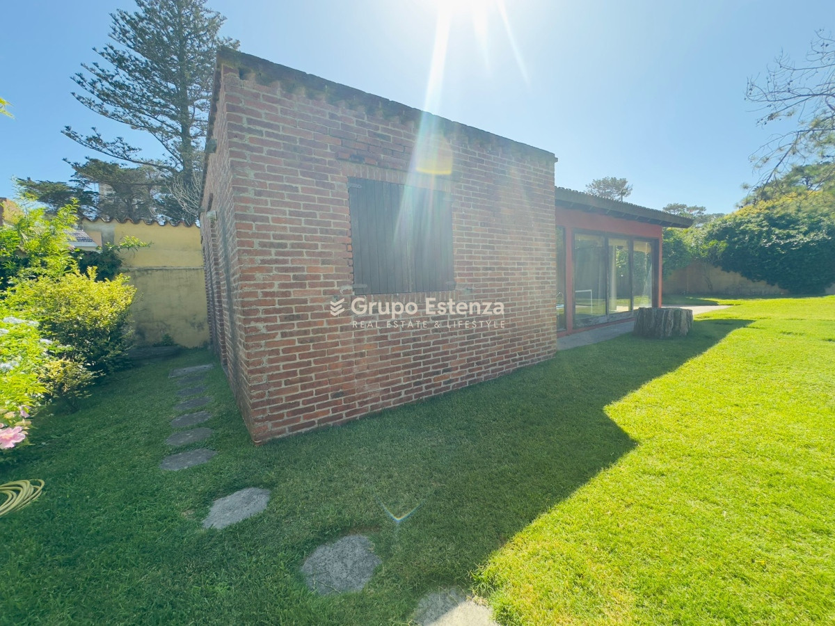 Casa ID.385 - Casa de 4 dormitorios en venta en Punta del Este