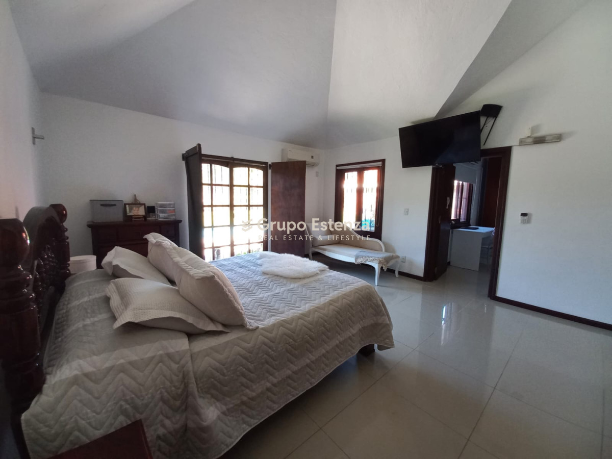 Casa ID.352 - Casa de 4 dormitorios en venta en Punta del Este