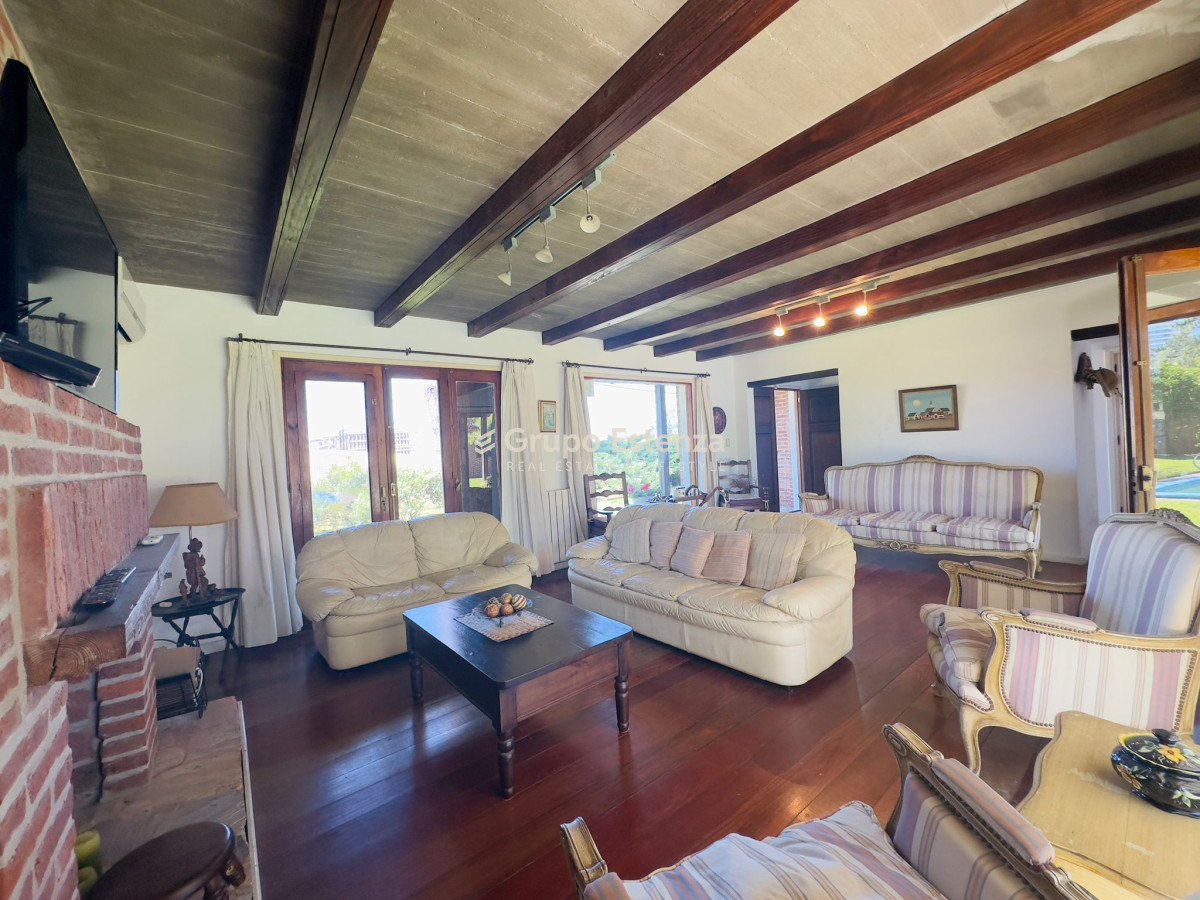 Casa ID.385 - Casa de 4 dormitorios en venta en Punta del Este