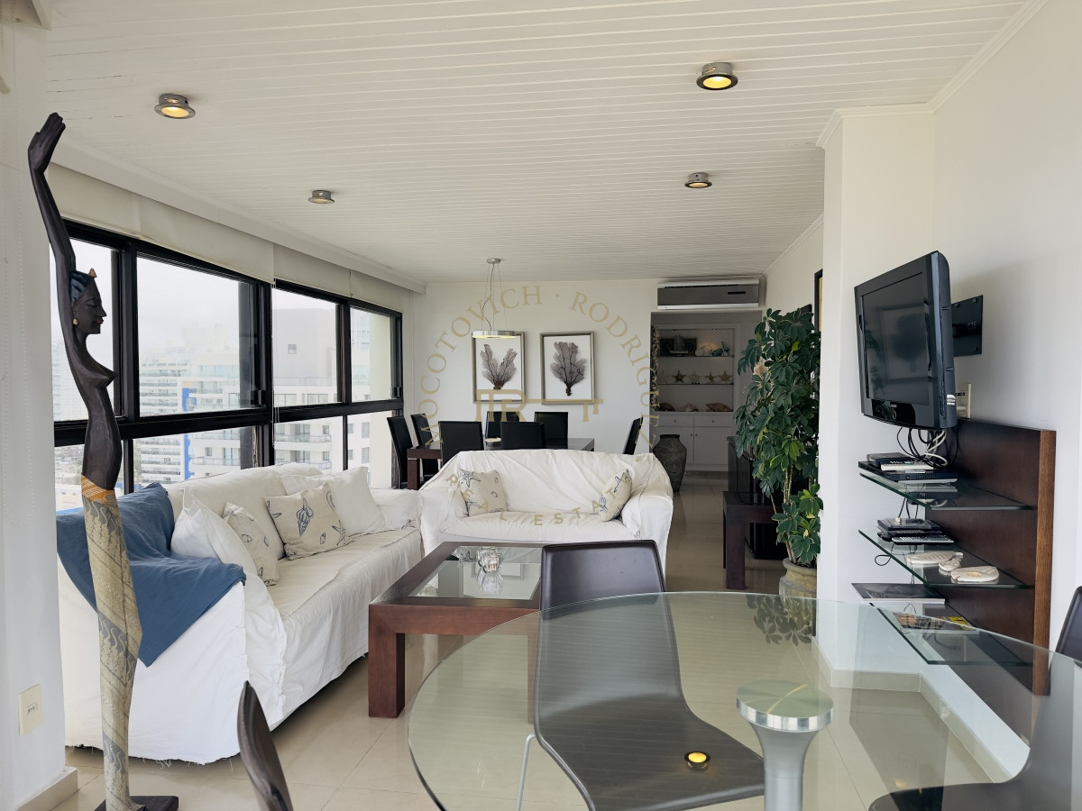 Apartamento ID.1740 - Venta de apartamento de 3 dormitorios en Punta del Este