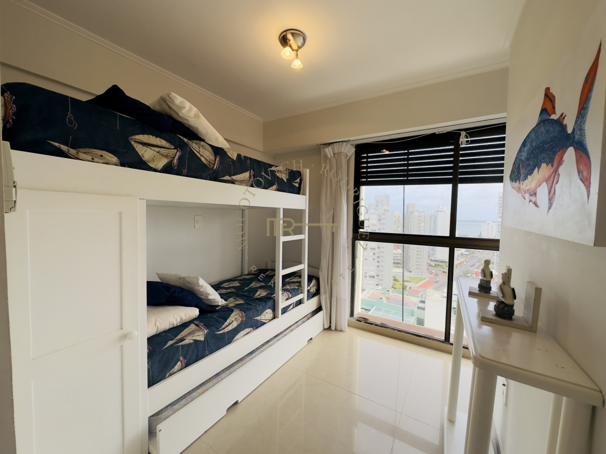 Apartamento ID.1740 - Venta de apartamento de 3 dormitorios en Punta del Este