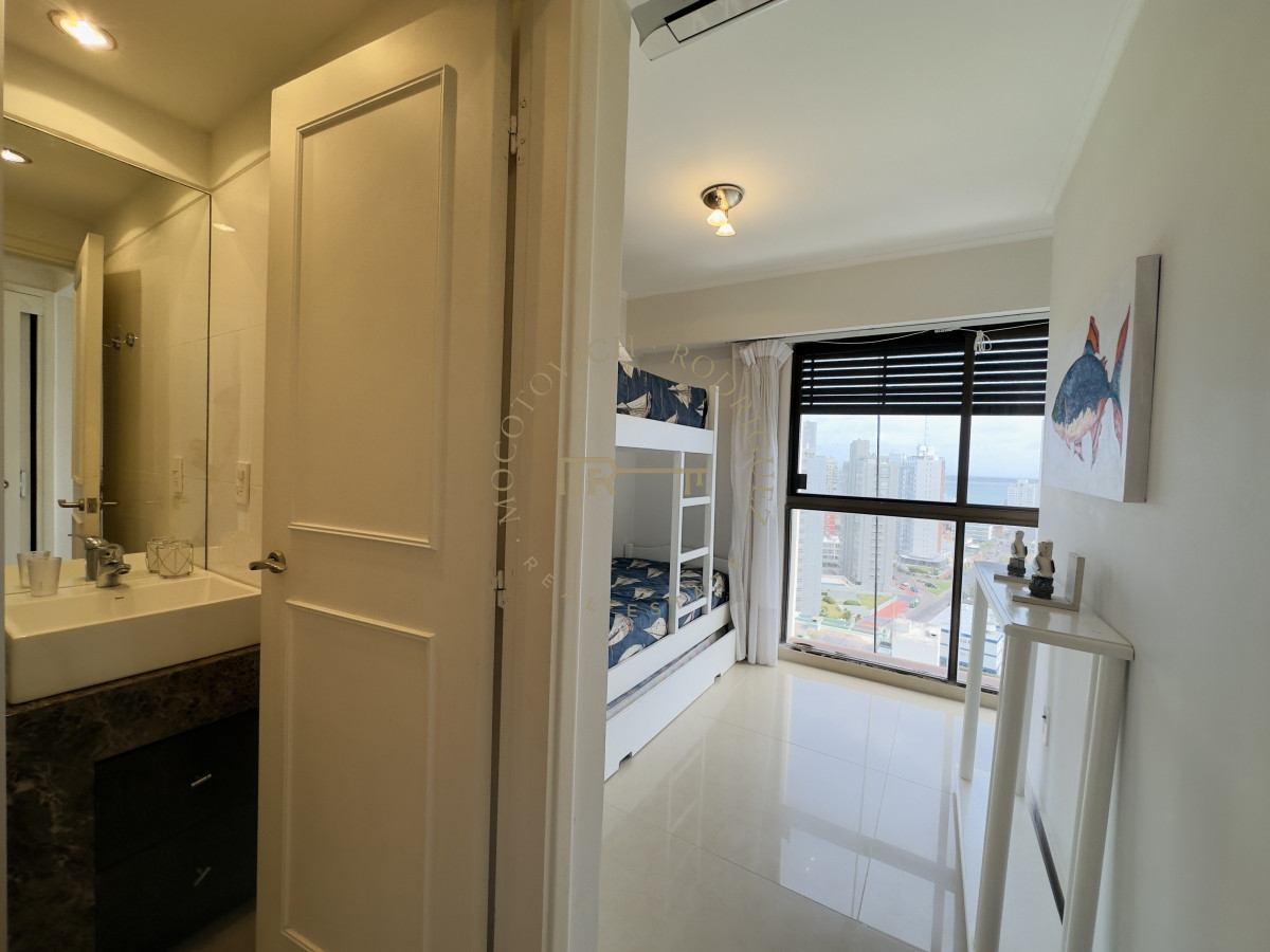 Apartamento ID.1740 - Venta de apartamento de 3 dormitorios en Punta del Este