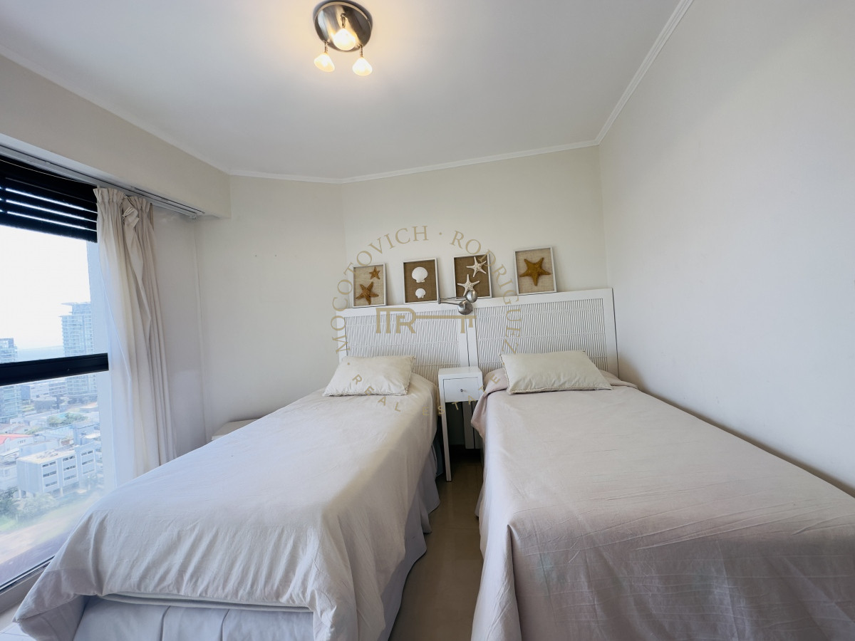 Apartamento ID.1740 - Venta de apartamento de 3 dormitorios en Punta del Este