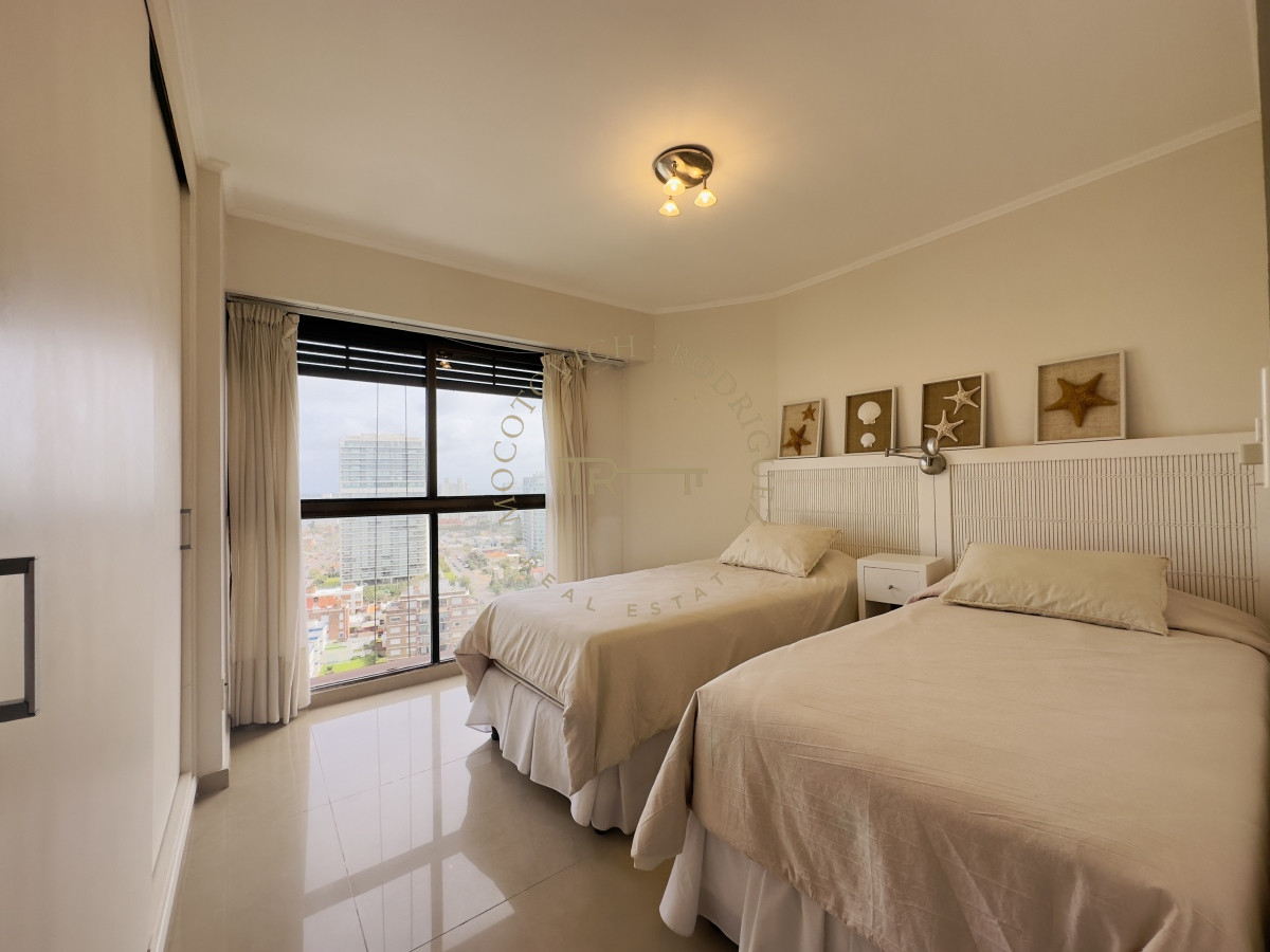 Apartamento ID.1740 - Venta de apartamento de 3 dormitorios en Punta del Este