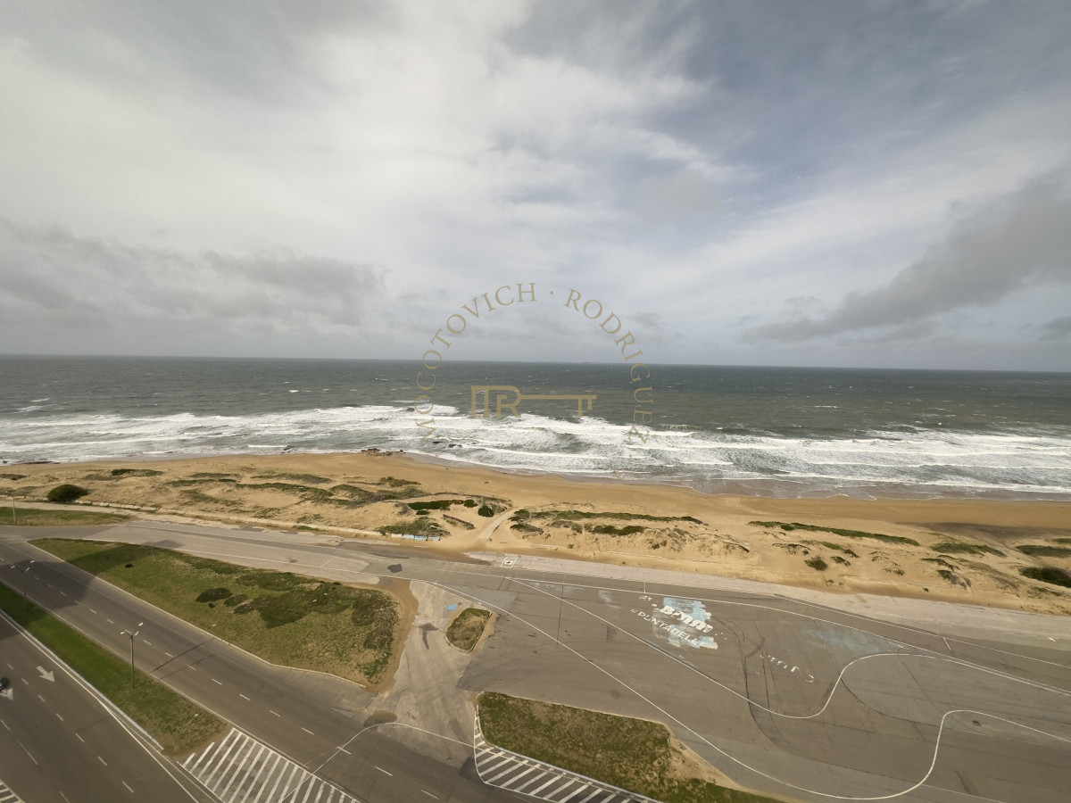 Apartamento ID.1740 - Venta de apartamento de 3 dormitorios en Punta del Este