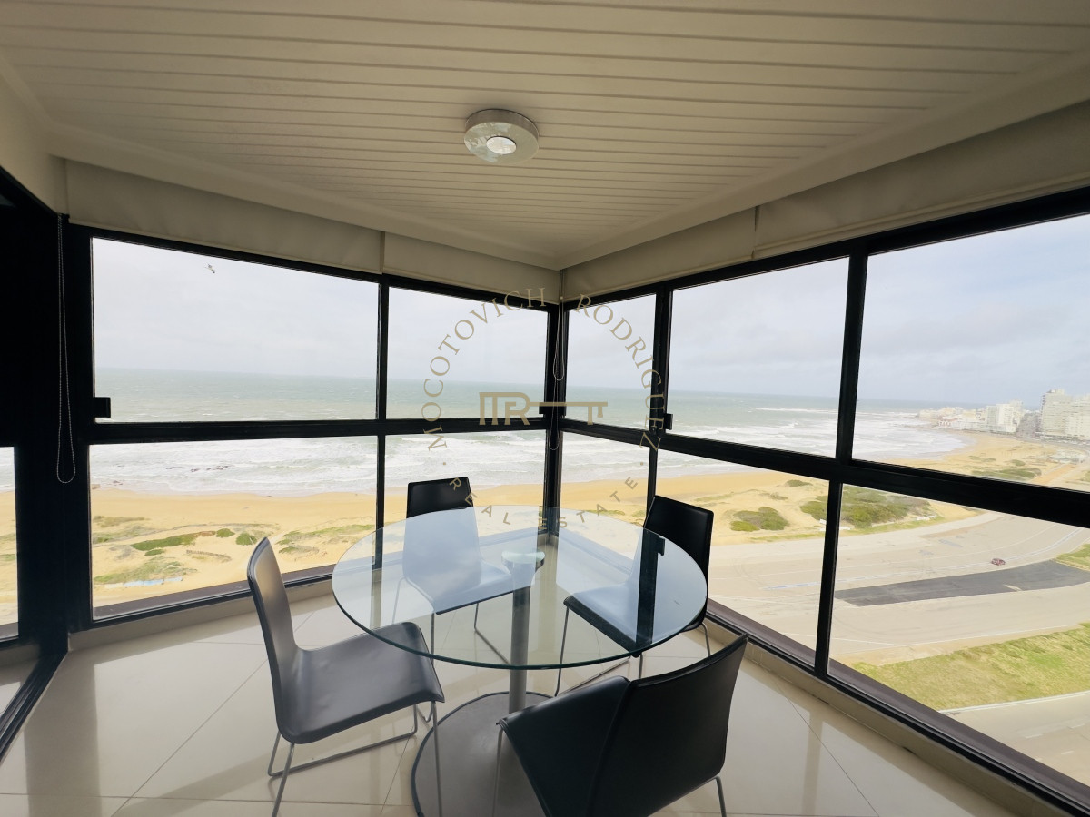 Apartamento ID.1740 - Venta de apartamento de 3 dormitorios en Punta del Este