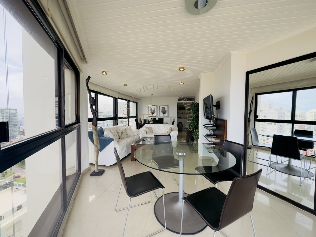 Apartamento ID.1740 - Venta de apartamento de 3 dormitorios en Punta del Este