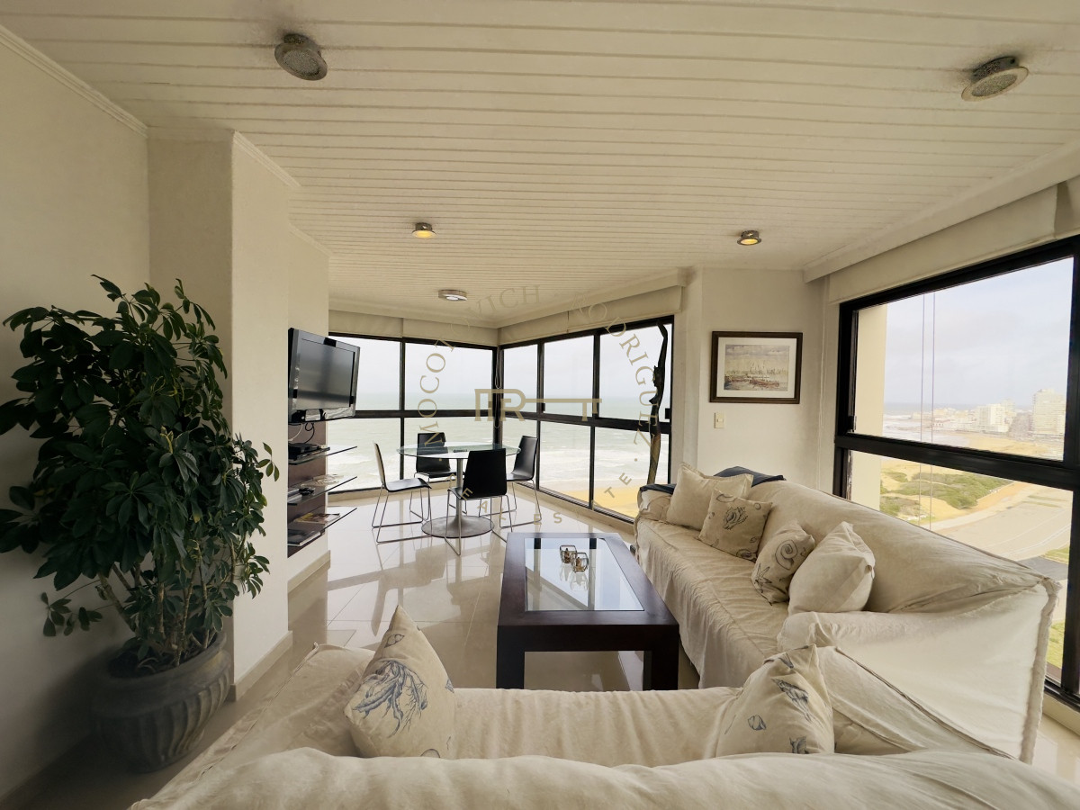 Apartamento ID.1740 - Venta de apartamento de 3 dormitorios en Punta del Este