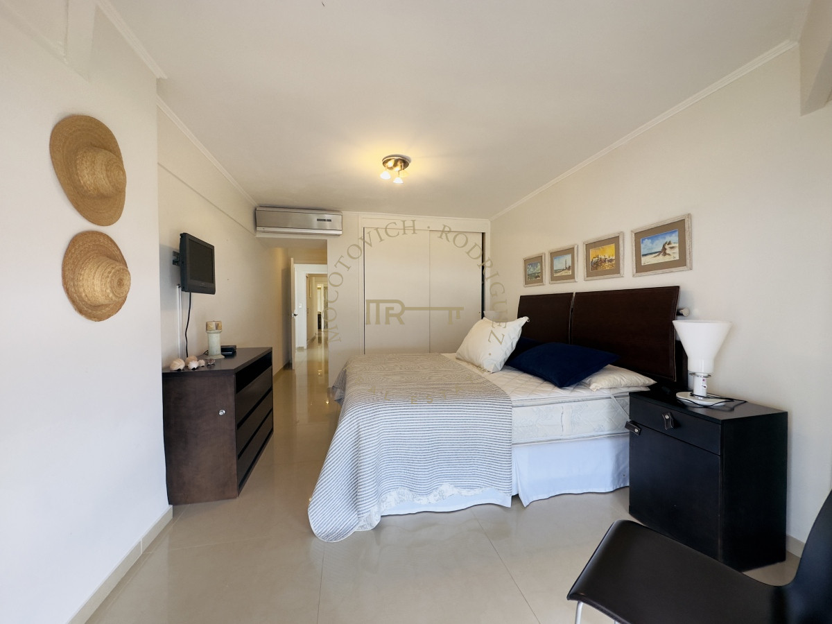 Apartamento ID.1740 - Venta de apartamento de 3 dormitorios en Punta del Este