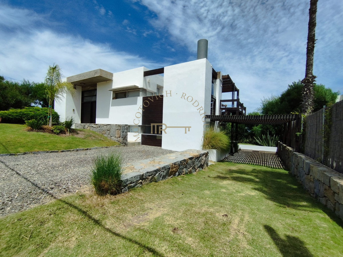 Casa ID.2560 - Casa en Venta, Manantiales, Maldonado.