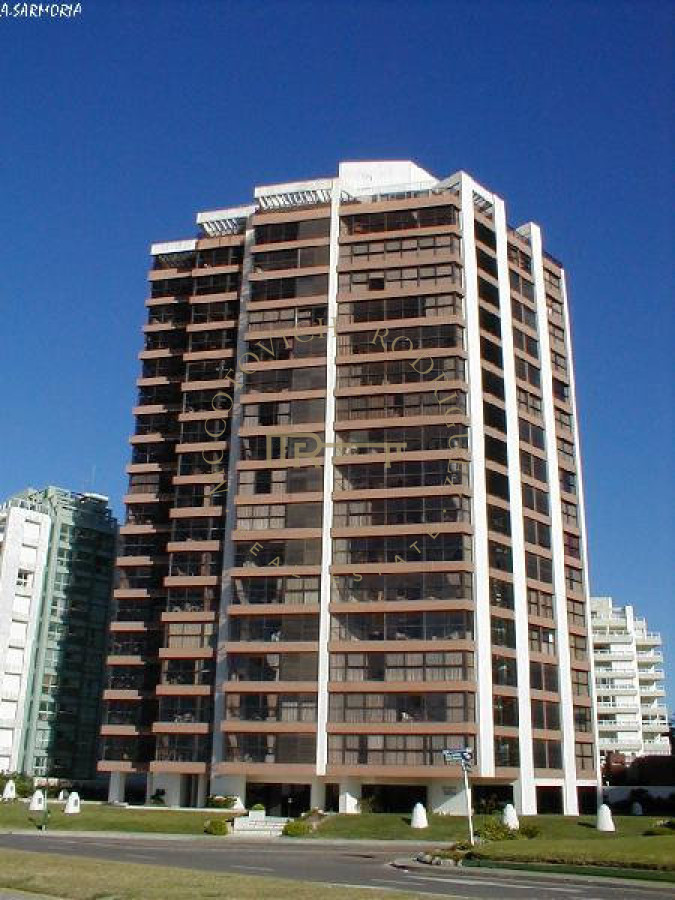 Apartamento ID.1740 - Venta de apartamento de 3 dormitorios en Punta del Este