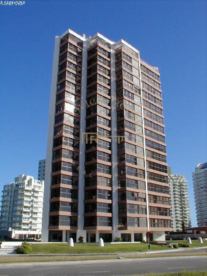 Apartamento ID.1740 - Venta de apartamento de 3 dormitorios en Punta del Este