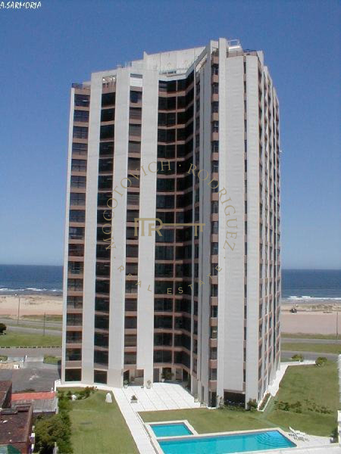 Apartamento ID.1740 - Venta de apartamento de 3 dormitorios en Punta del Este