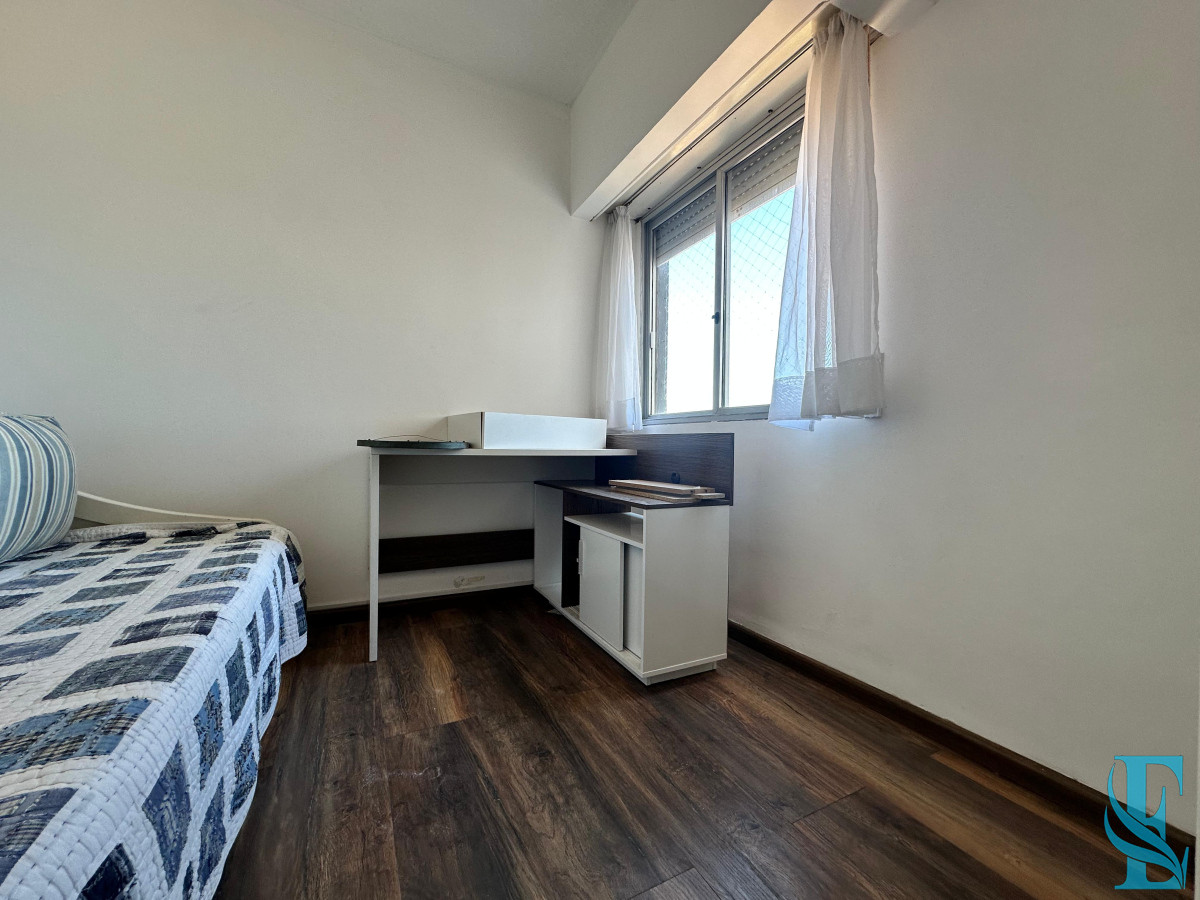 Apartamento ID.665 - Apartamento de dos dormitorios y dependencia de servicio en venta en Punta del Este