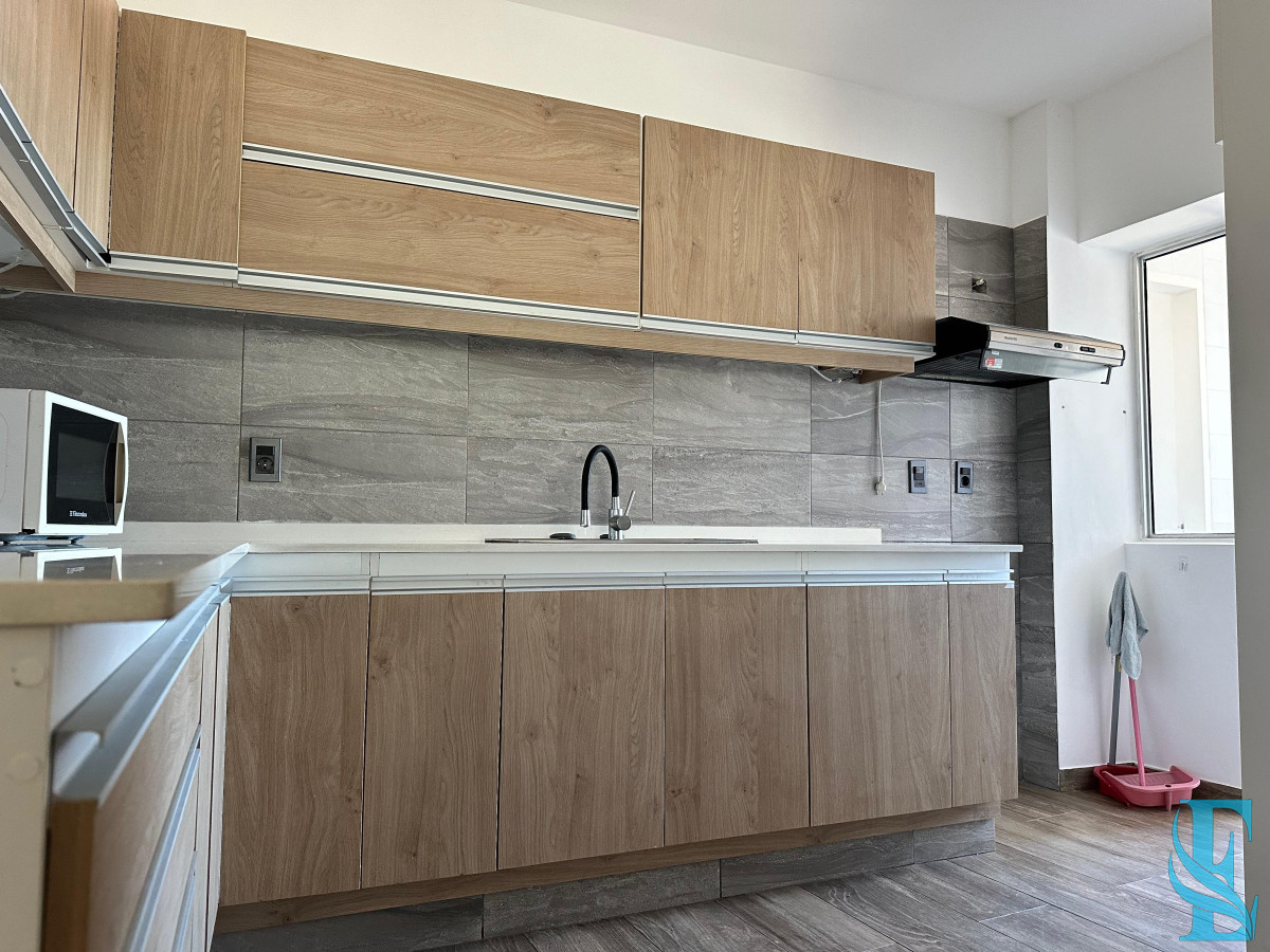 Apartamento ID.665 - Apartamento de dos dormitorios y dependencia de servicio en venta en Punta del Este