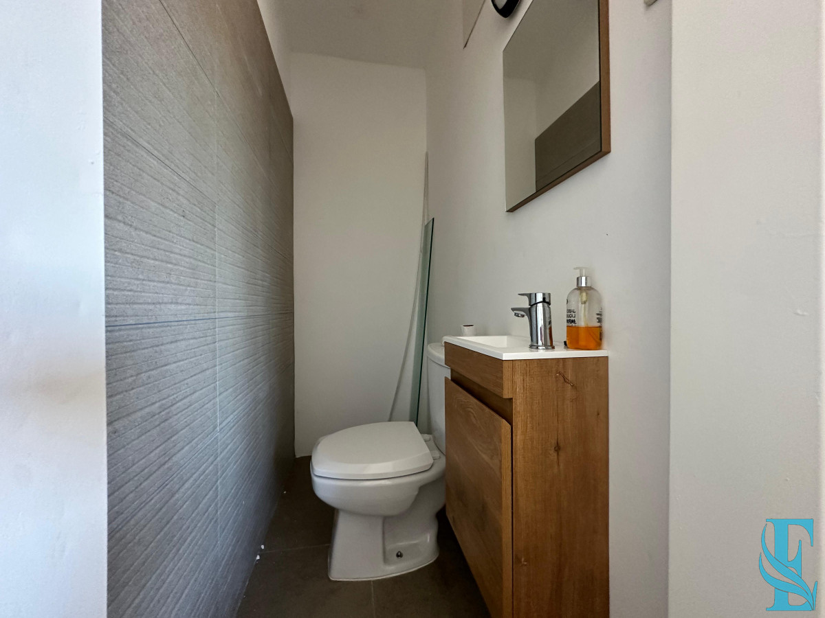 Apartamento ID.665 - Apartamento de dos dormitorios y dependencia de servicio en venta en Punta del Este